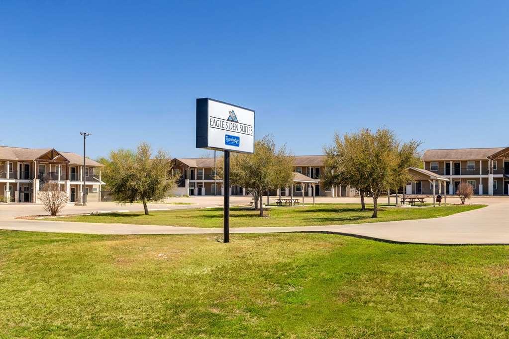 Eagle'S Den Three Rivers Texas A Travelodge By Wyndham Eksteriør bilde